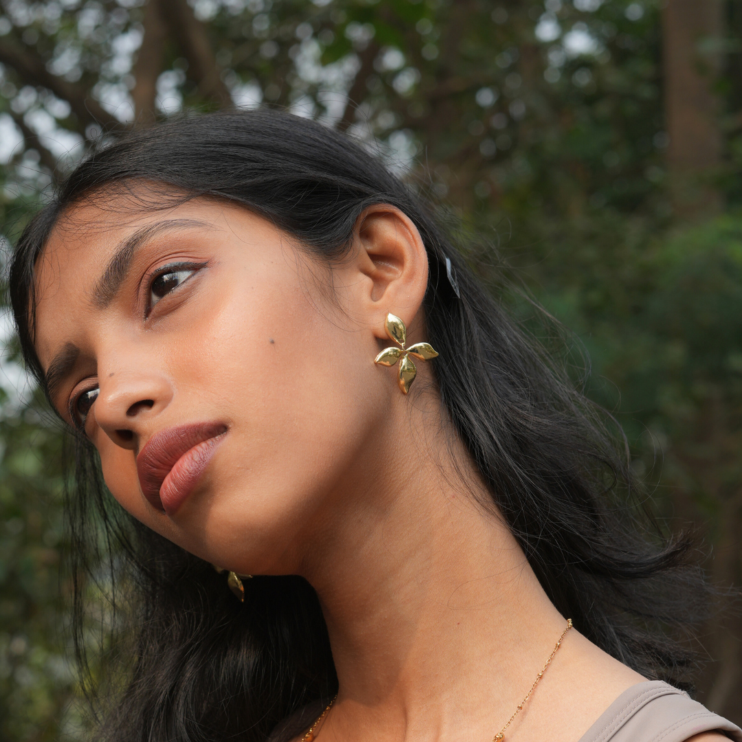 Suvarna Pushp Studs