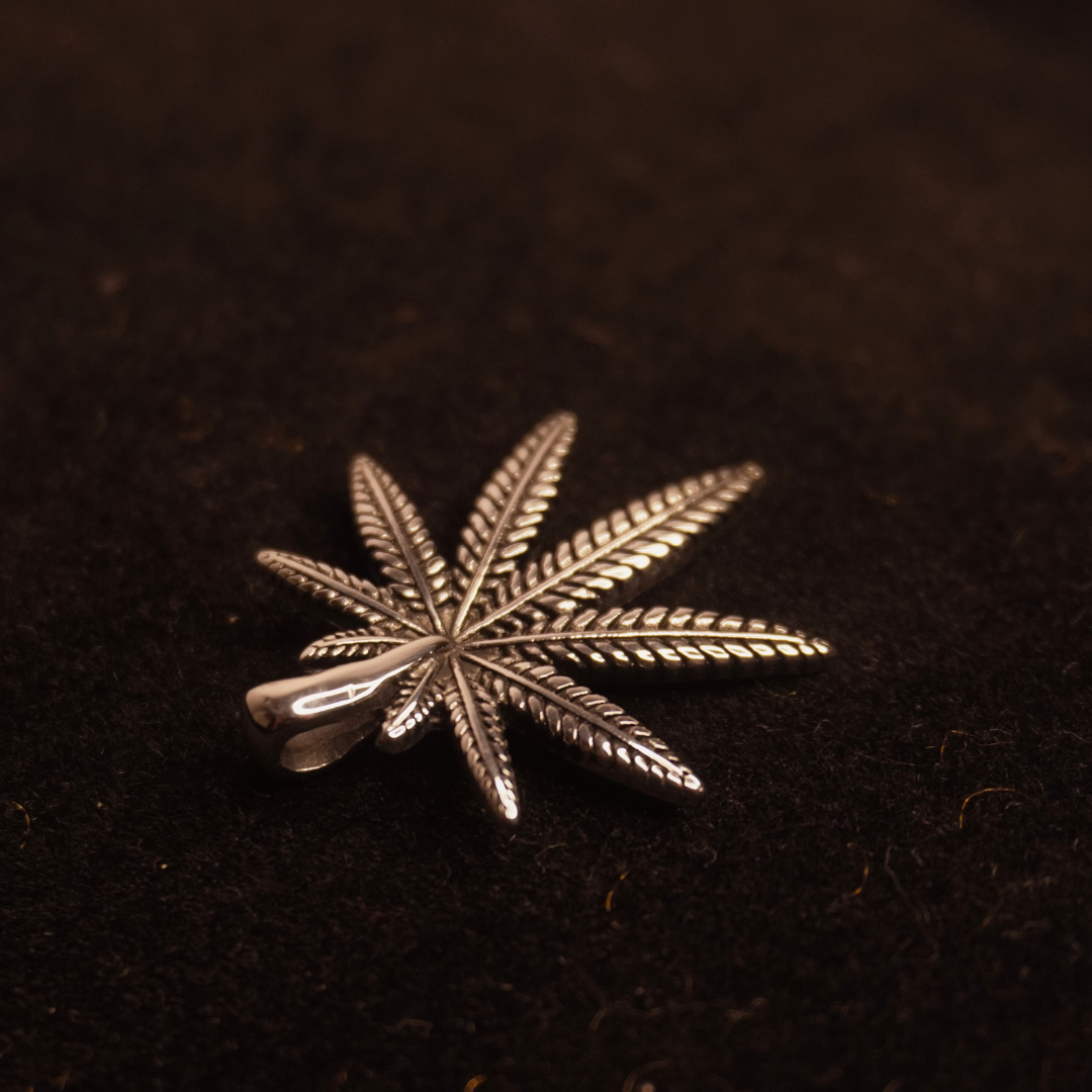 Vansh Leaf Pendant