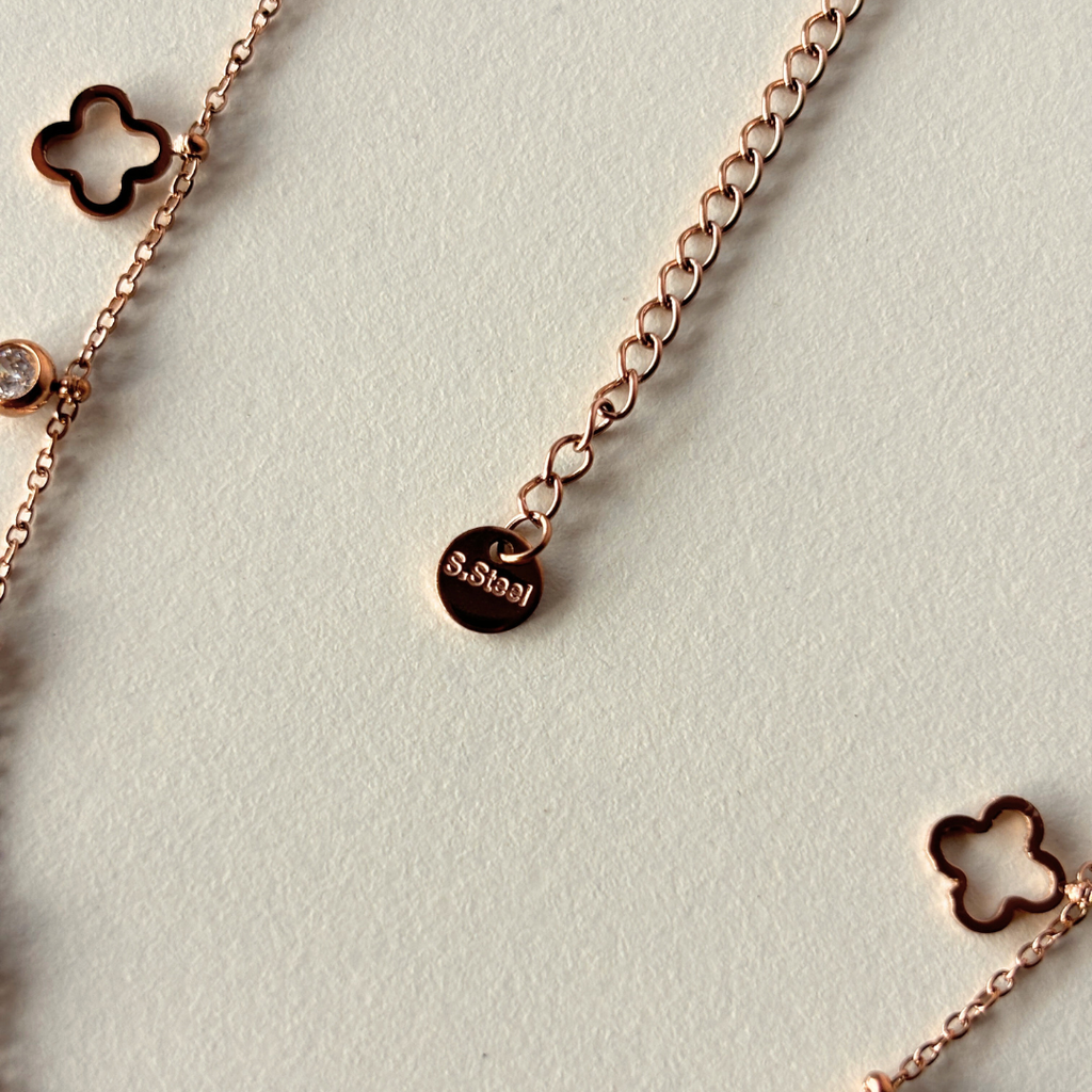 Pushp Tara Charm Necklace