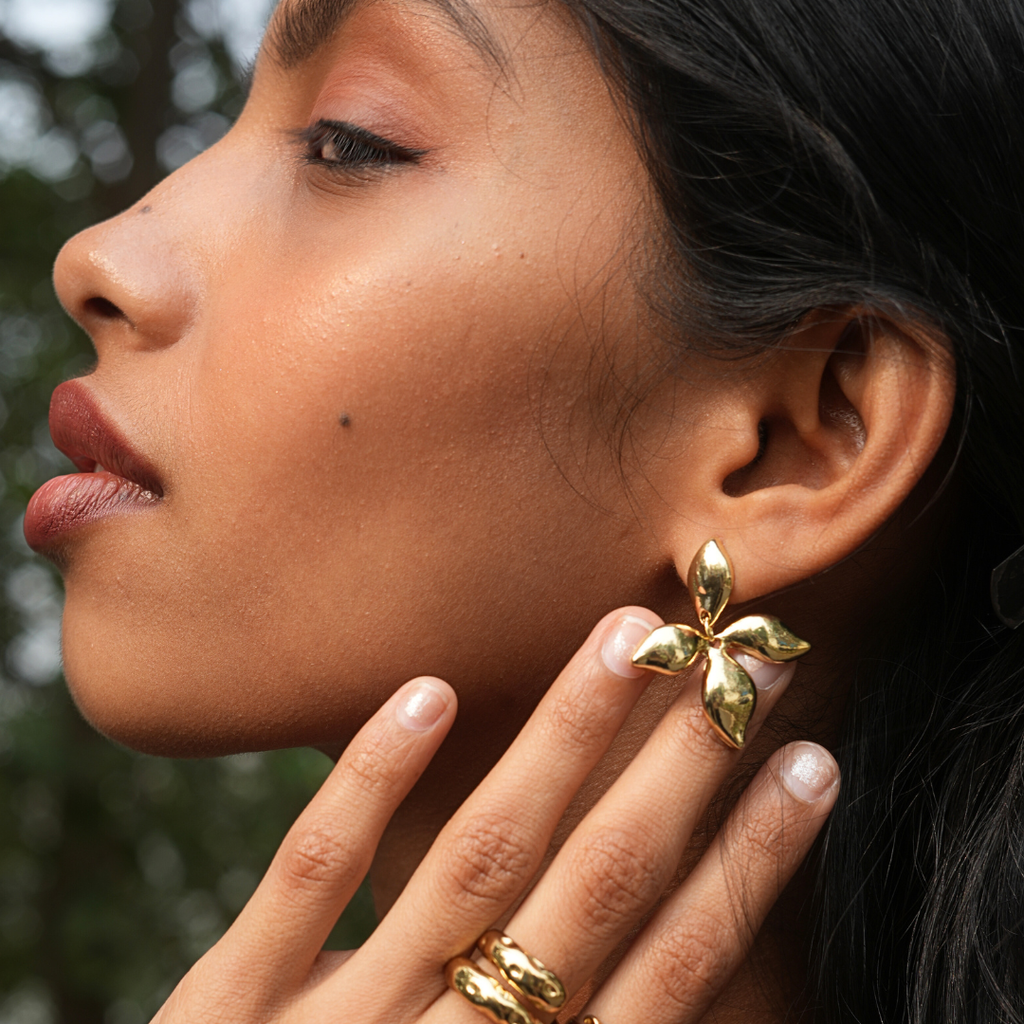 Suvarna Pushp Studs