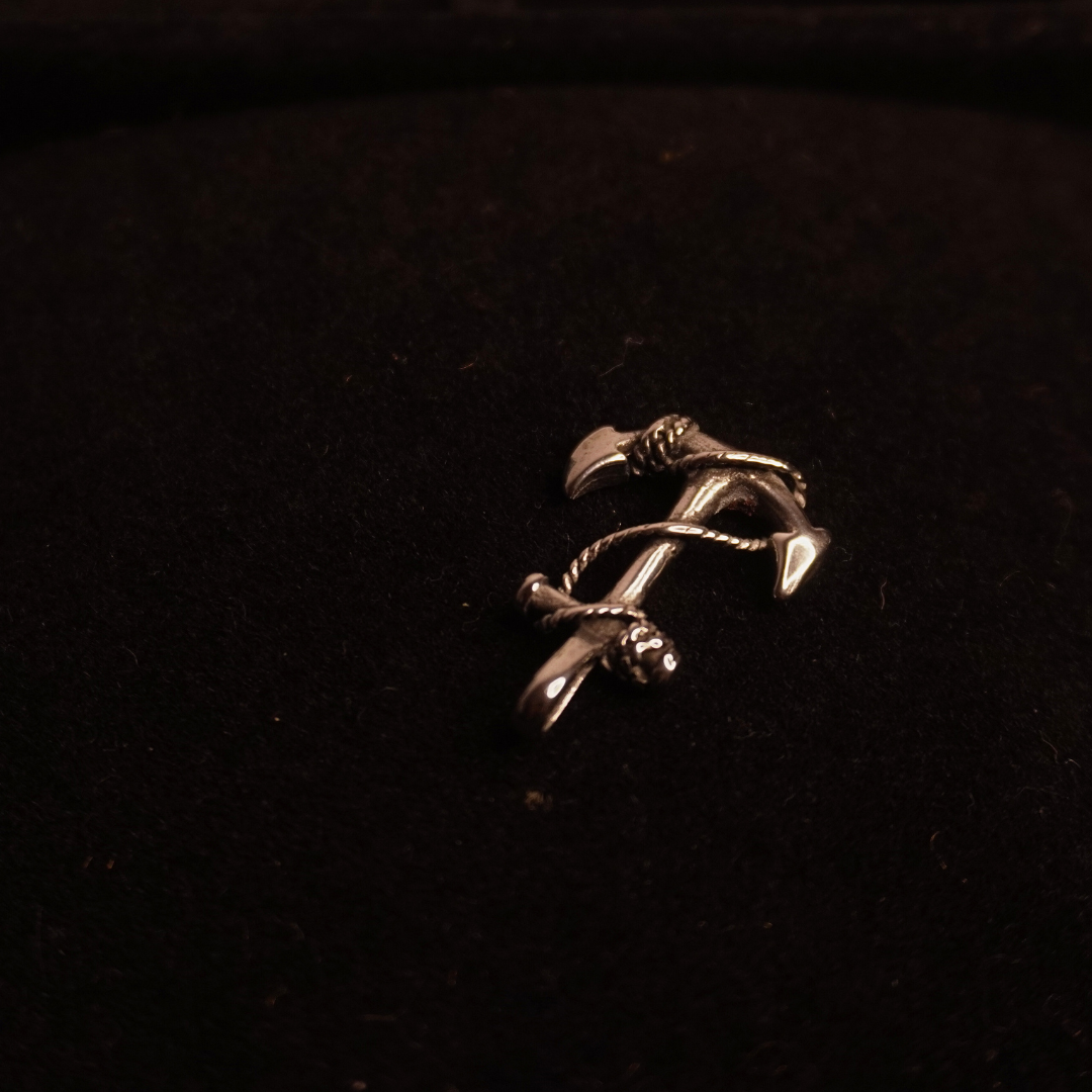 Veer Anchor Pendant
